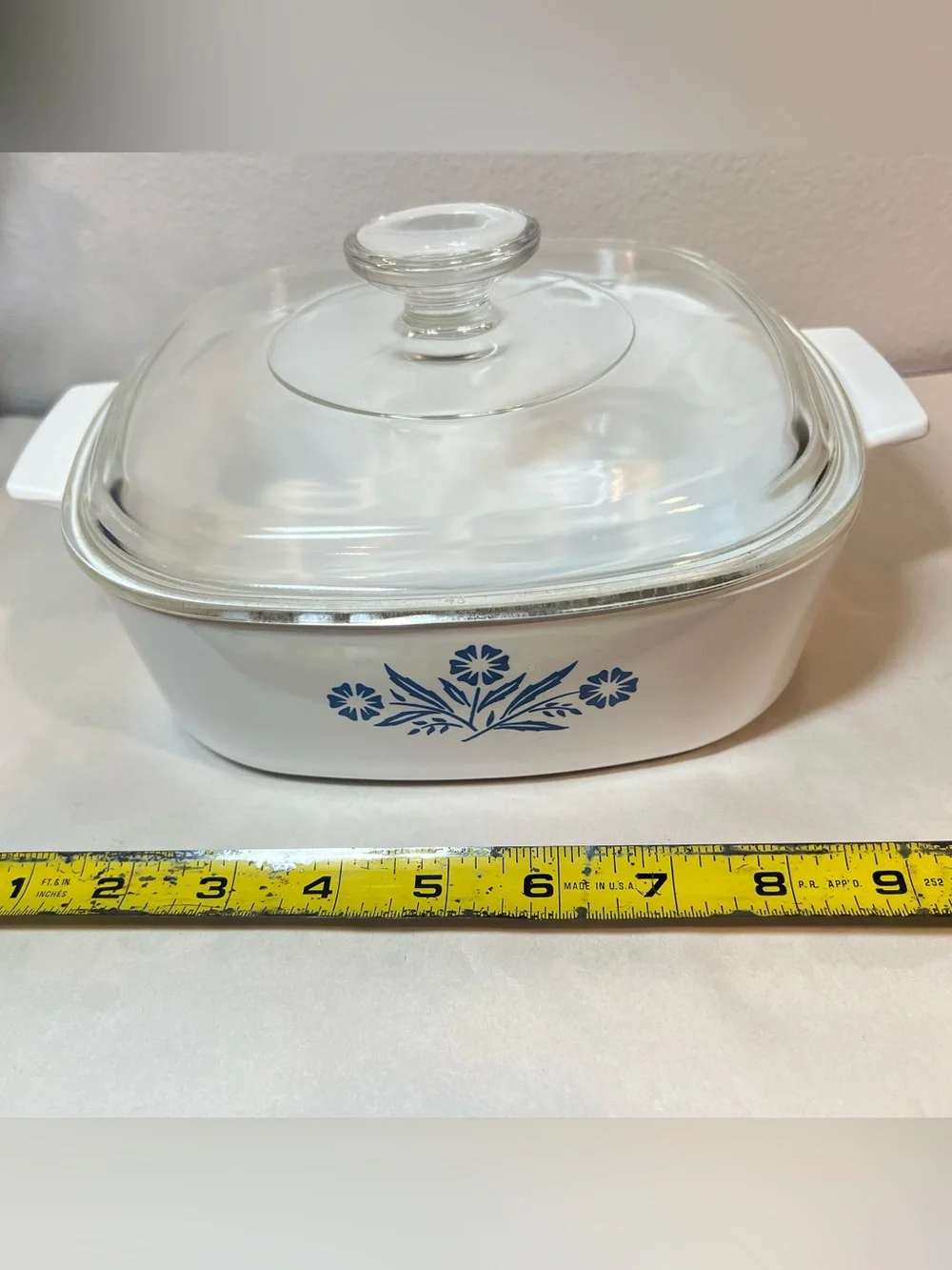 EUC Vintage CorningWare “Blue Cornflower” 2L Casserole Dish with Glass Lid